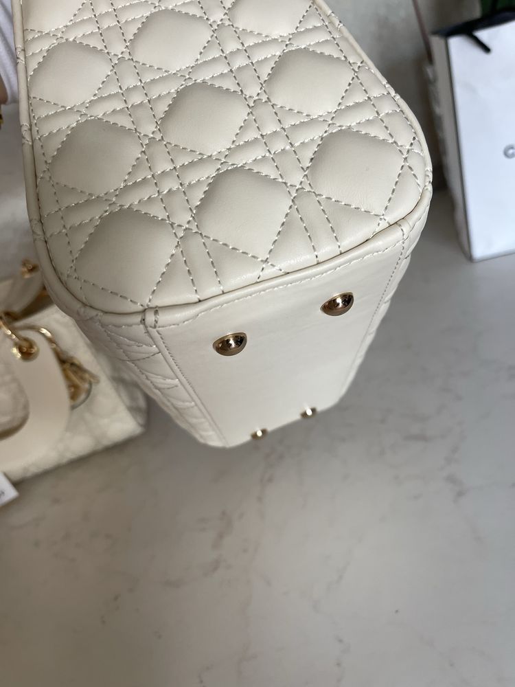 Чанта Lady Dior mini екрю