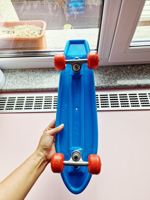 Skateboard albastru