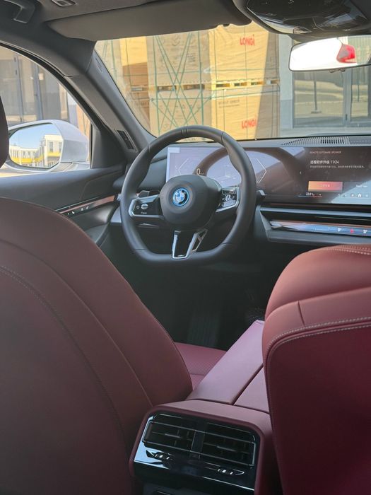 Bmw I 5 35 L nalichie