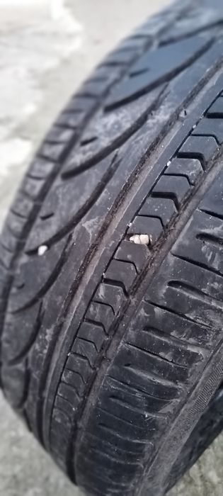 Vand 2 anvelope de vara 150/lei/buc  si 2 de iarna 50/lei/buc