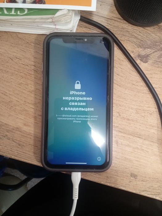 Продаю айфон 11 заблокированый