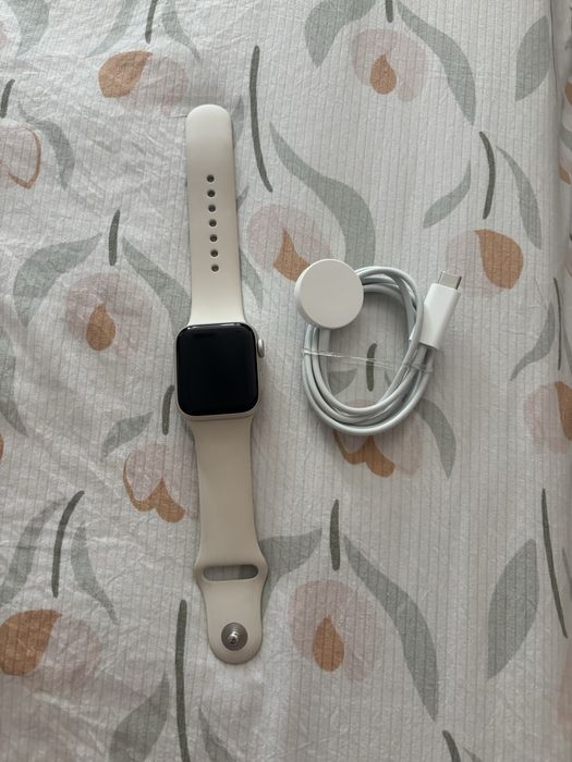 Продам Apple Watch SE (GPS, 2‑го поколения)