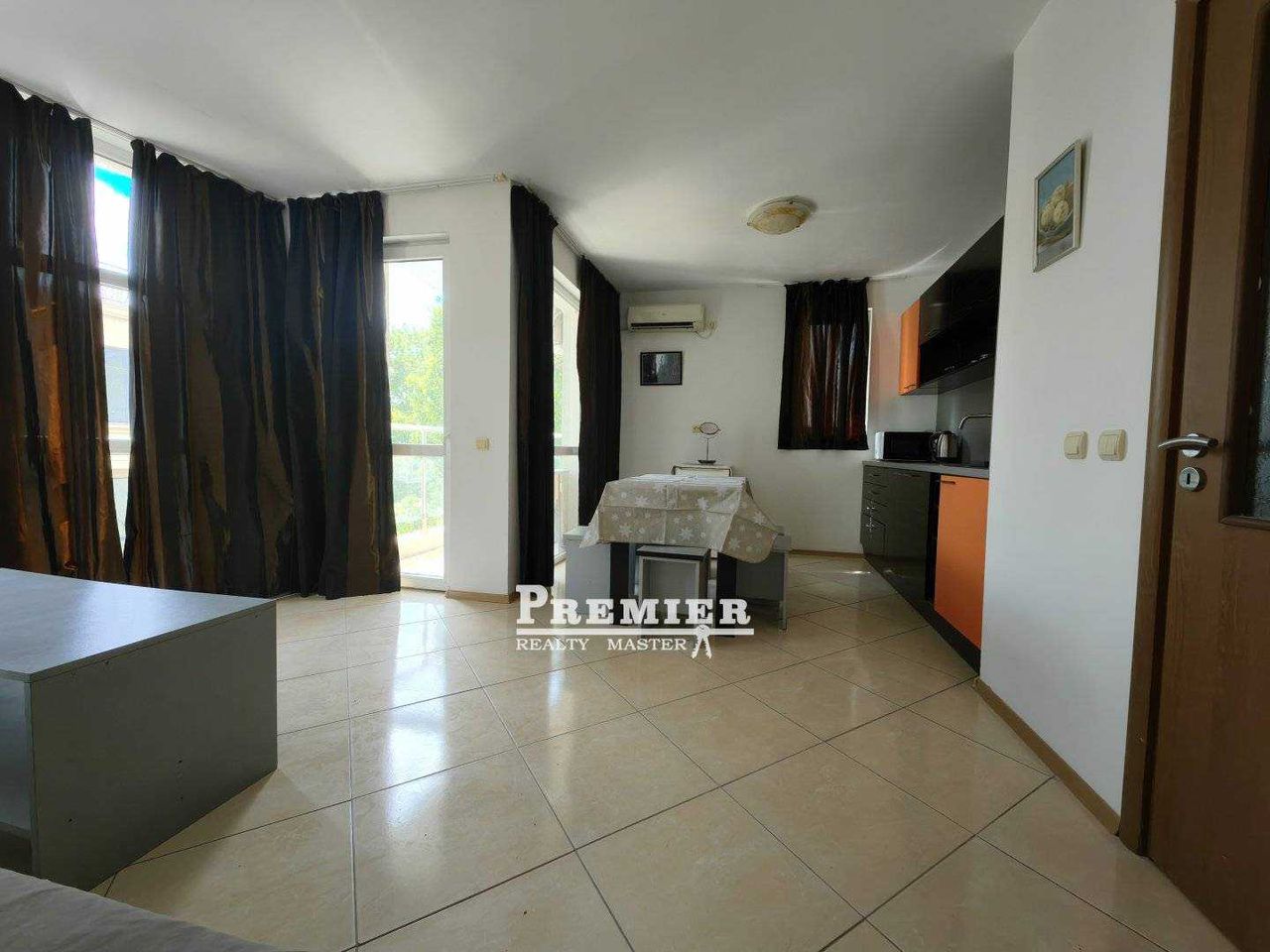 Продава се Двустаен апартамент в к.к. Слънчев бряг - 92 кв.м за 899 €/кв.м - Снимка #6