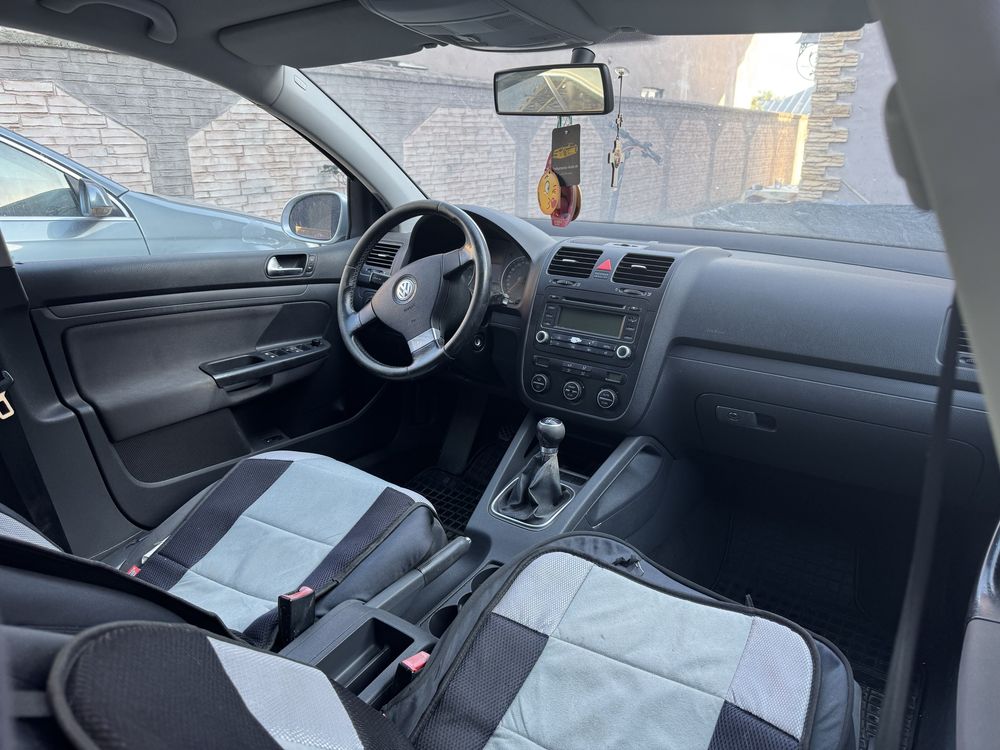 vând Volkswagen Golf 5