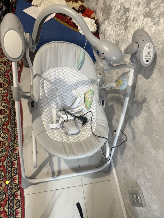 Продам шезлонг качелю