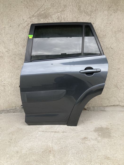 Задна лява врата за тойота рав4/Toyota rav4 06-11г