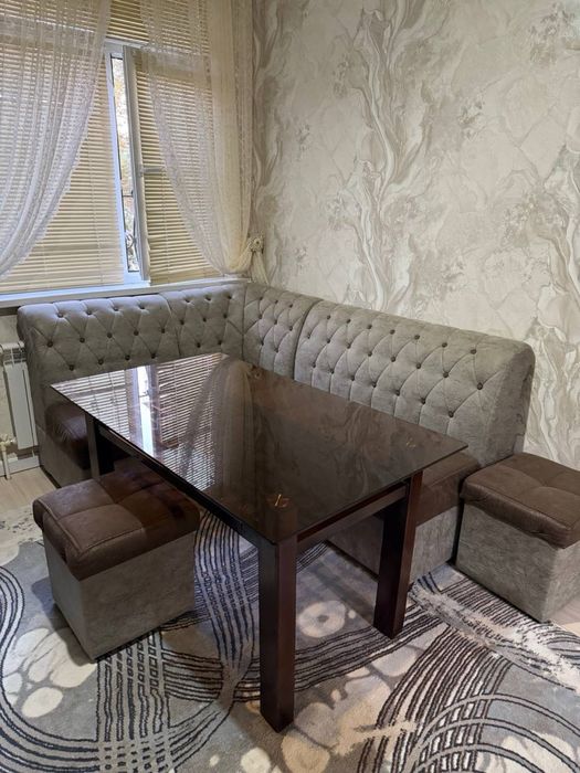 продается комплект диван вместо со столом