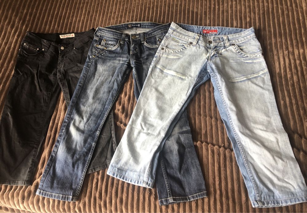 Blugi/ Jeans  (trei sferturi)