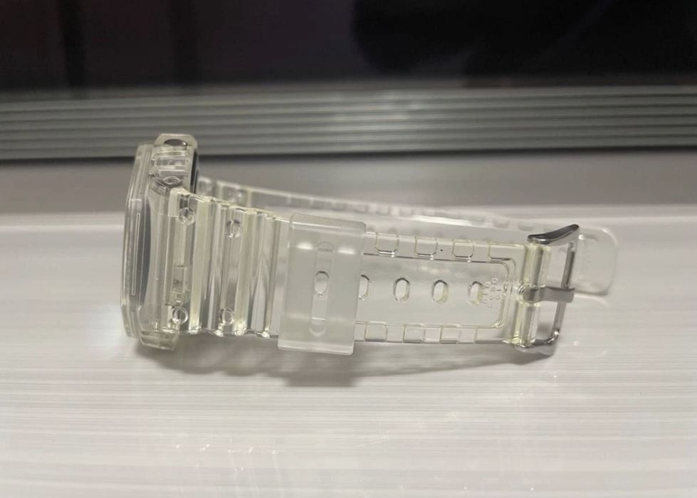 Casio G-Shock GA-2100 – като нов, с кутия и документ