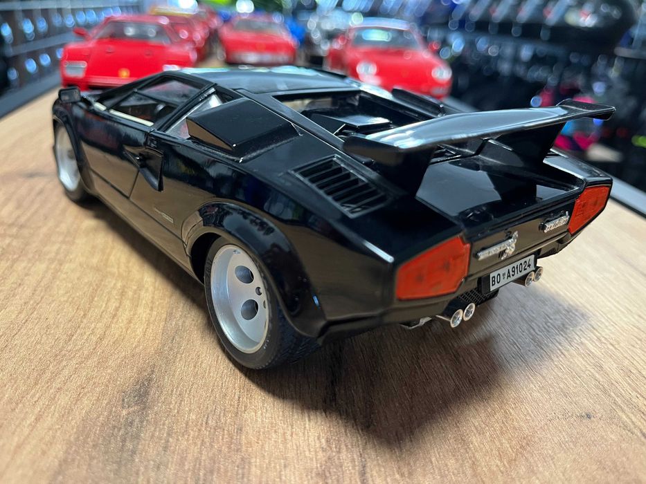 Метална колекционерска колички BBURAGO LAMBORGHINI COUNTACH   1:18
