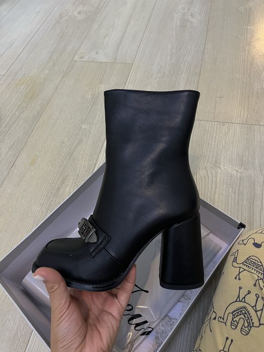 Продается новый полусапоги для золушки (35 размер) самовыз или яндекс