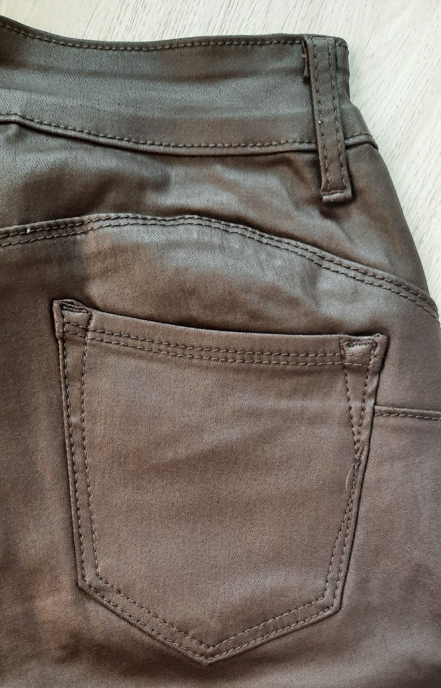 Pantaloni maro imitație de piele mărimea S
