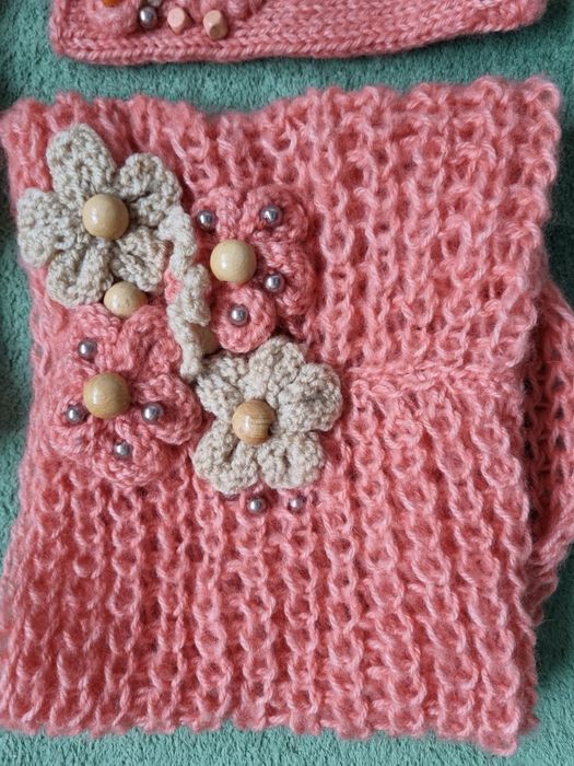 Уникален ръчно изработен комплект аксесоари шапка, шал и ръкавици