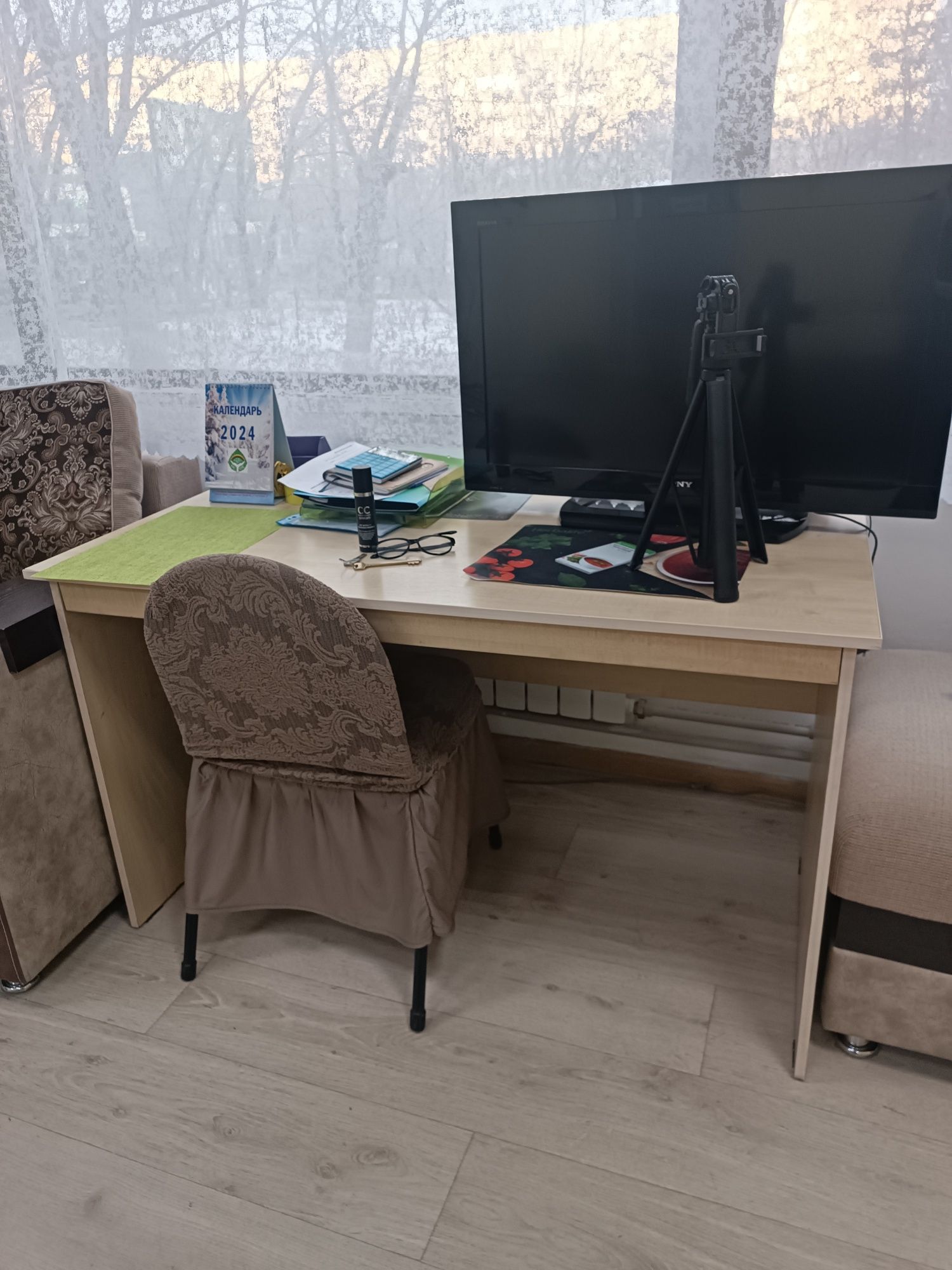 Срочно продам стол