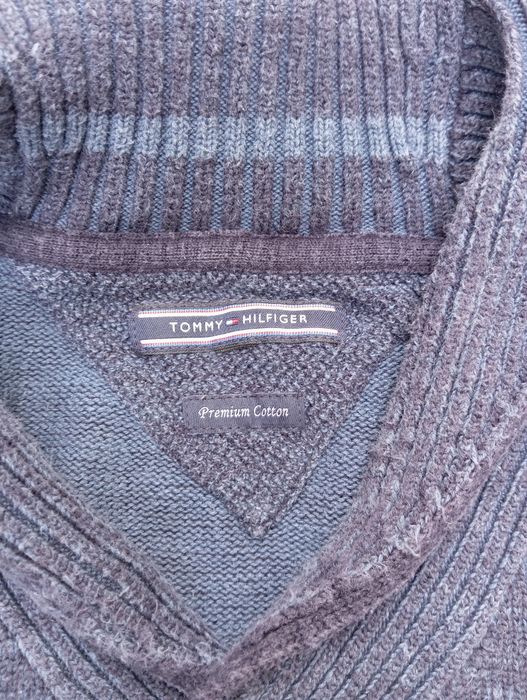Vând pulover de bărbați Tommy Hilfiger!