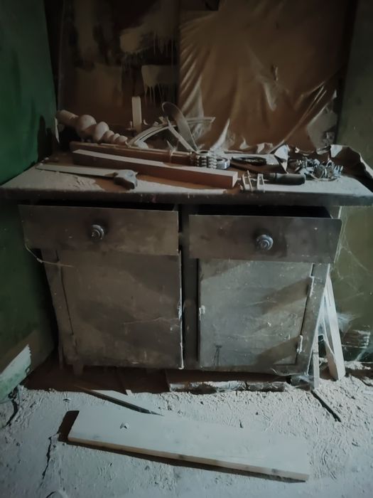 Металлический шкафлар, стол сотилади