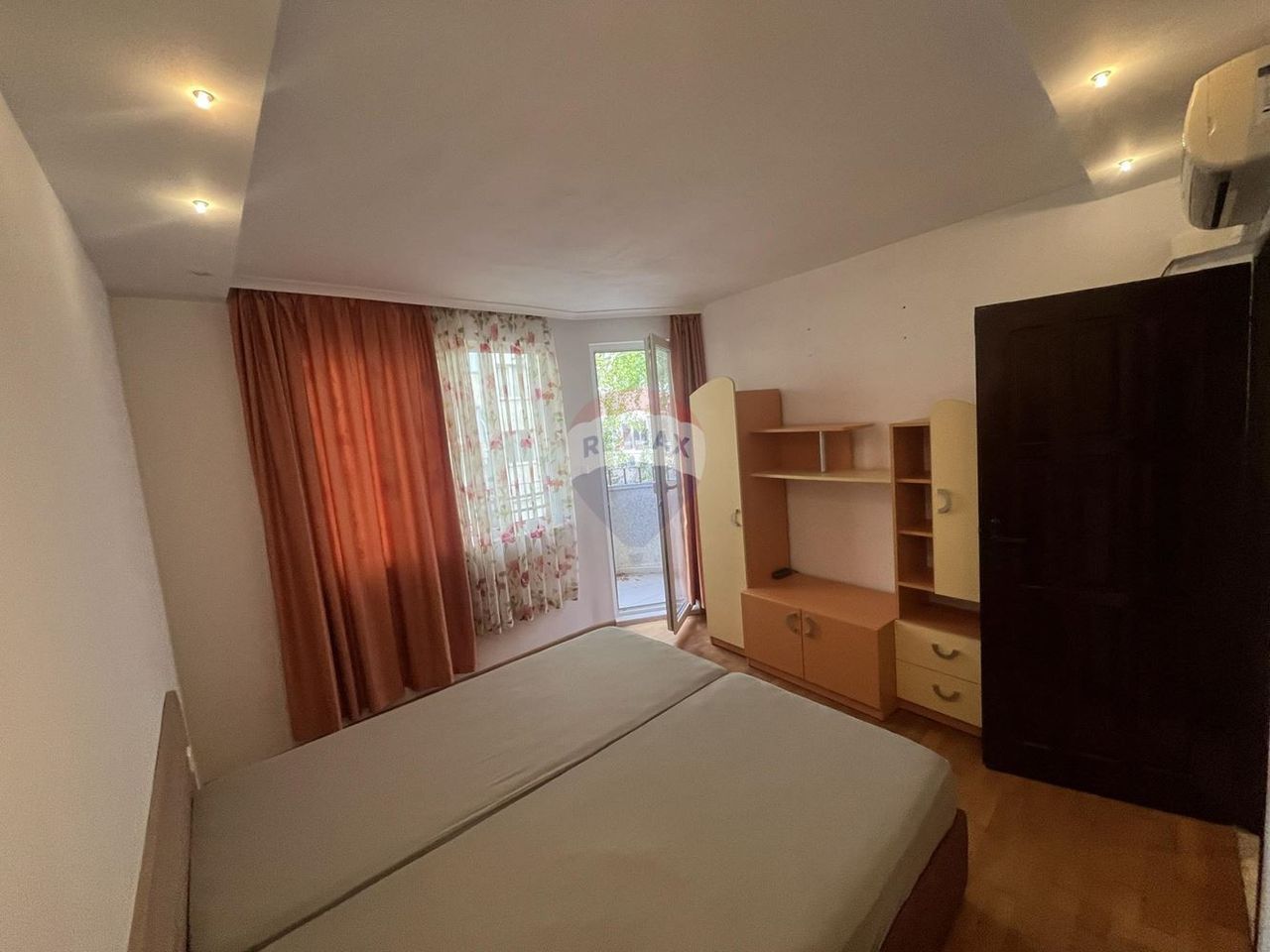 Продава се Тристаен апартамент в Варна, Спортна зала - 118 кв.м за 2204 €/кв.м - Снимка #9