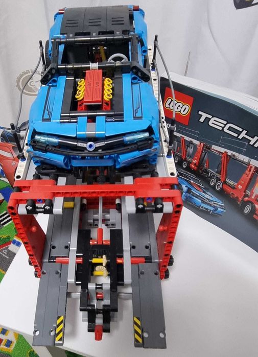 LEGO Technic - Transportor de masini 42098, 2493 piese