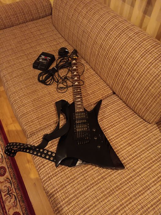 Vând chitară electrică AXN, model deosebit.