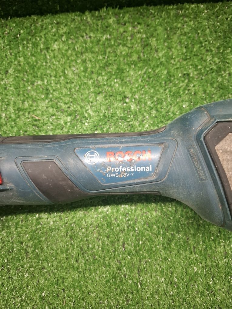 Безчетков Шлайф на Bosch GWS 18V-7
220 лева.
Отлично работи.
За повече