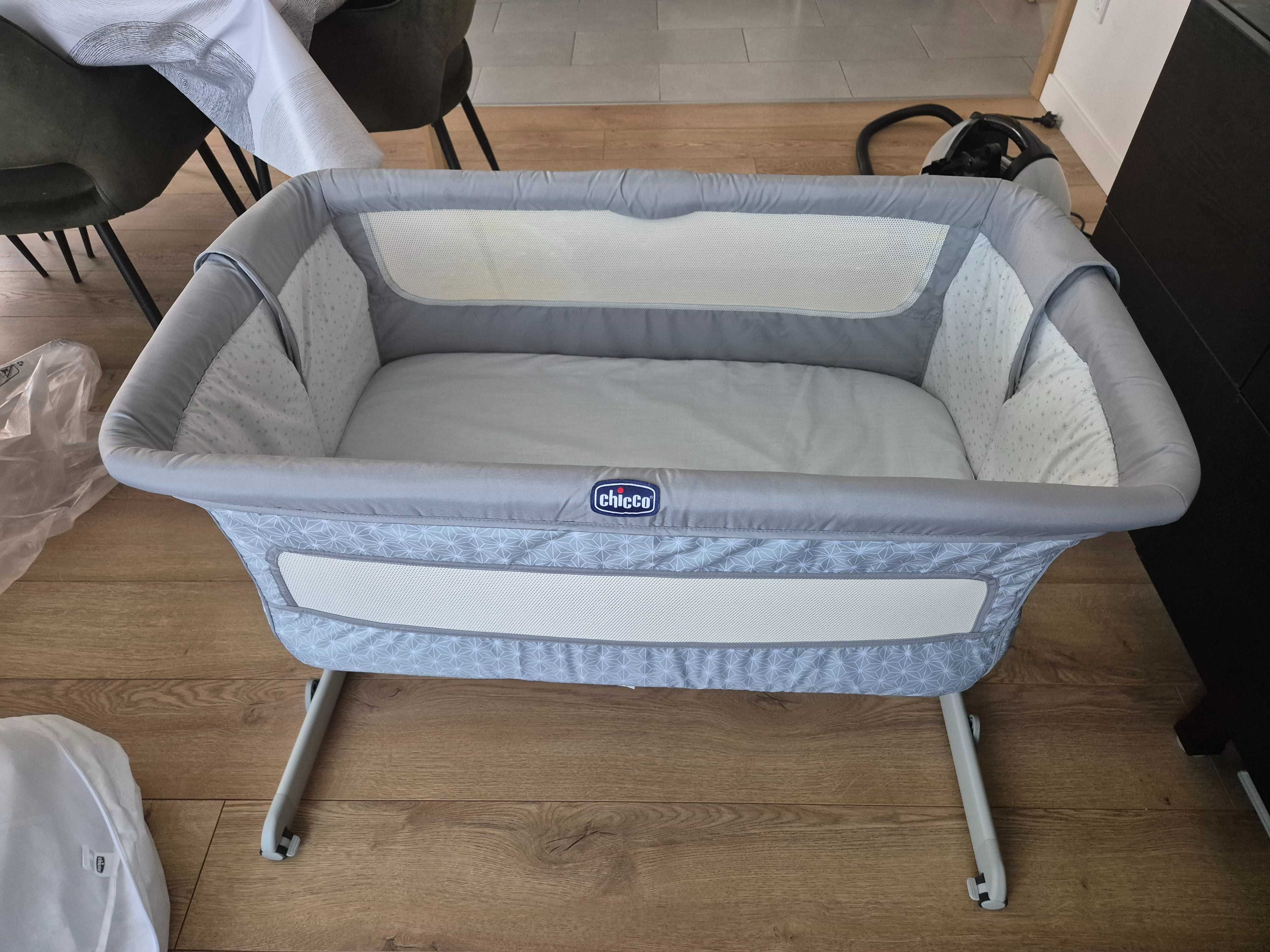 Chicco next2me бебешка кошара, сива