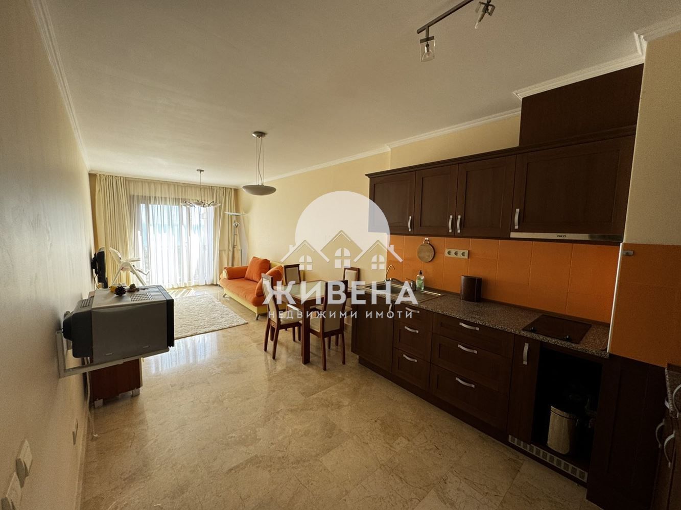 Продавам обзаведен 2-стаен апартамент, с.Кранево