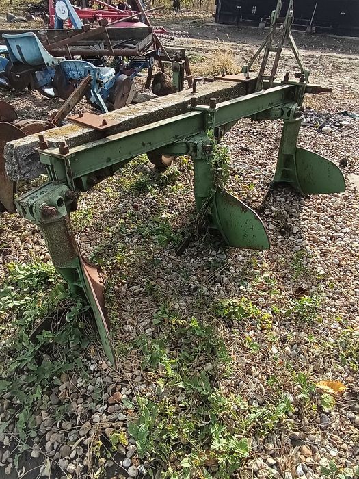 Vând plug PP330 pe sina