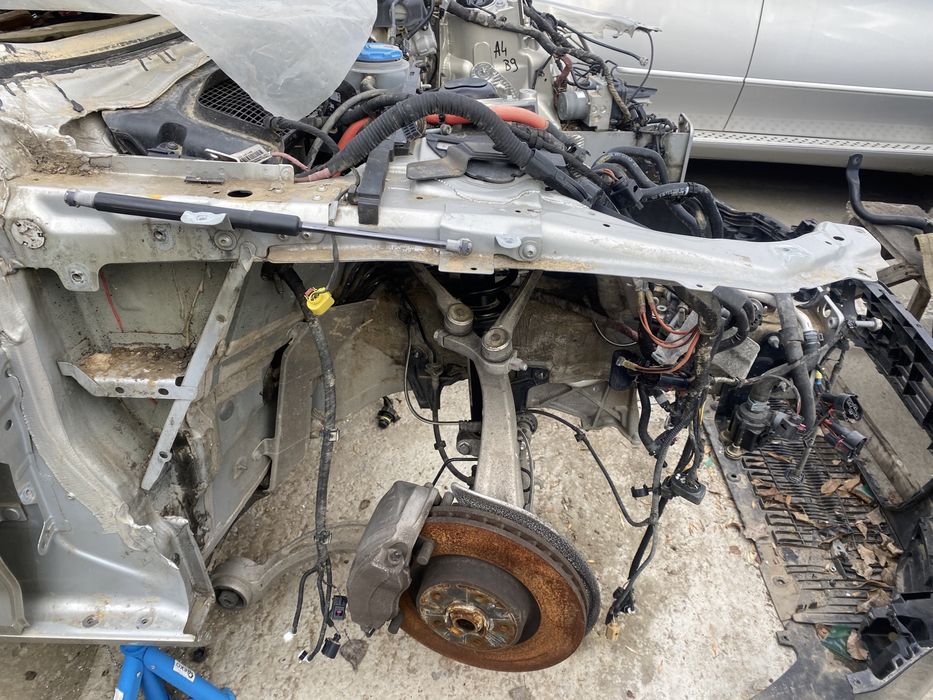 Lonjeron dreapta față Audi A4 B9