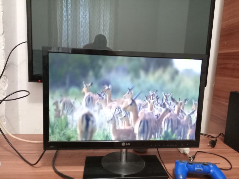 Monitor TV LCD LG  55 cu 34 cm