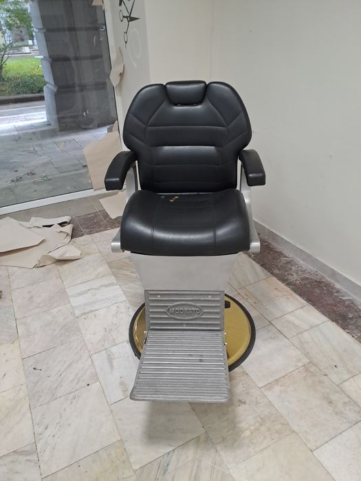 Бръснарски стол Оборудване. Цялостно