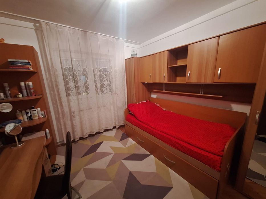 Camera de inchiriat- cautam colega