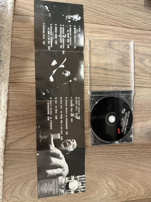 Albun cheloo sindromul tourete semnat