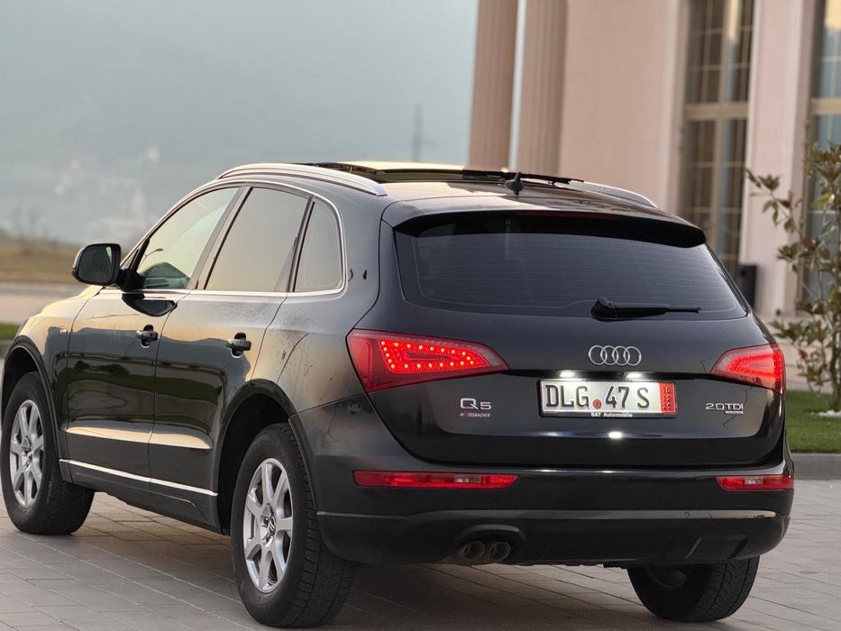 Audi Q5 S-line Quattro 2.0 Tdi 170 CP Distronic 2010