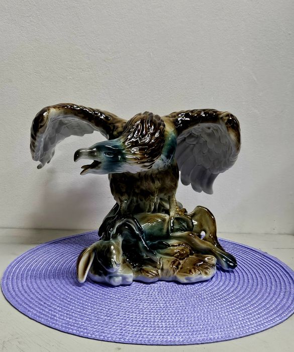 Порцеланова Фигора на  орел.