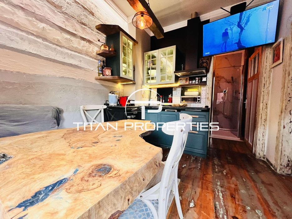 Дава се под наем Двустаен апартамент в Бургас, Център - 70 кв.м за 510 € - Снимка #1