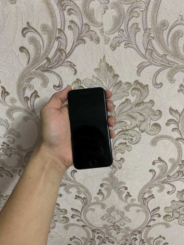 Iphone 7 ideal.