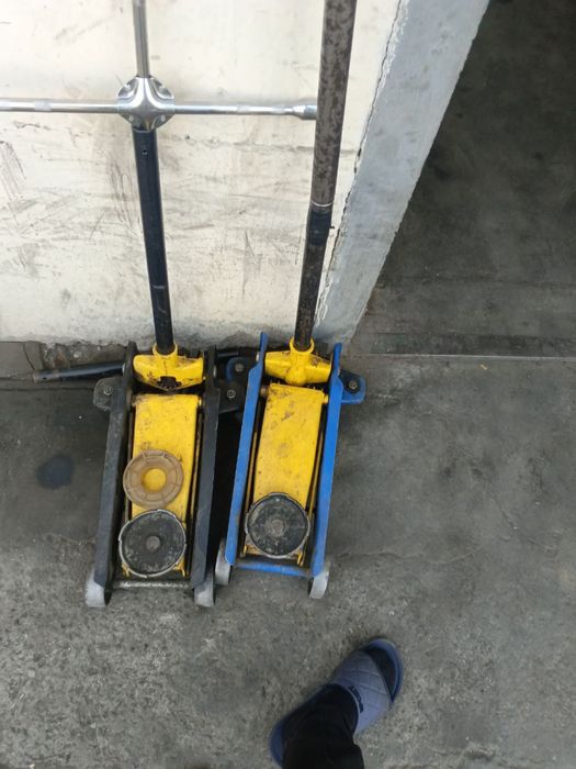 Vulkanizatsia sotiladi. Yoki ishlaydigan odam bolsa   arenda beriladi