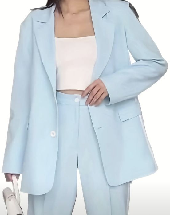 Продам красивый костюм