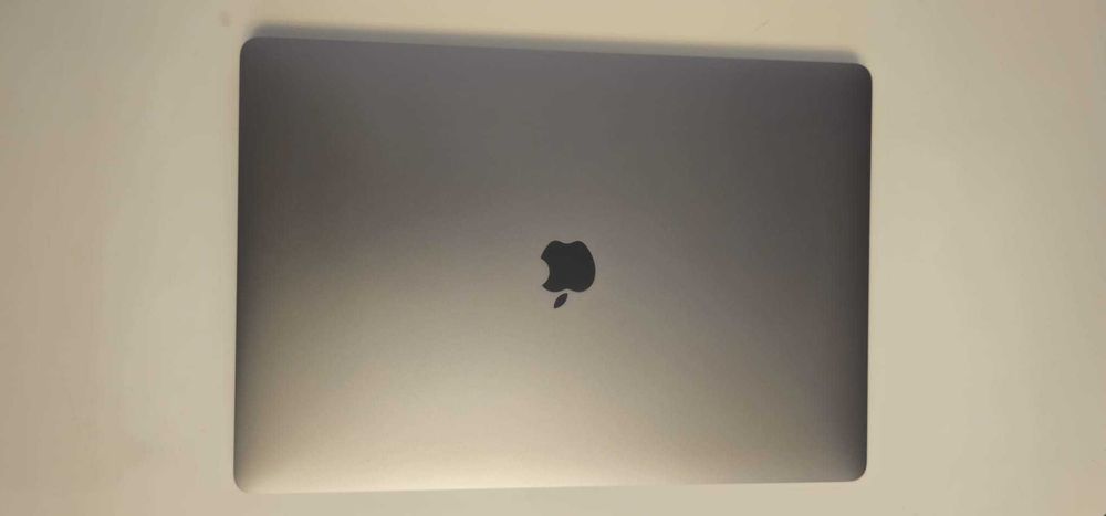 MacBook Pro 16" i7 2.6ghz 32GB RAM AMD Radeon Pro 5300m 4GB  512GB SSD