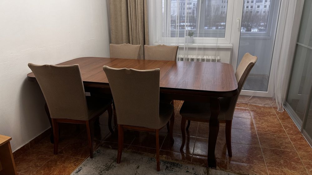 Кухонный стол со стульями