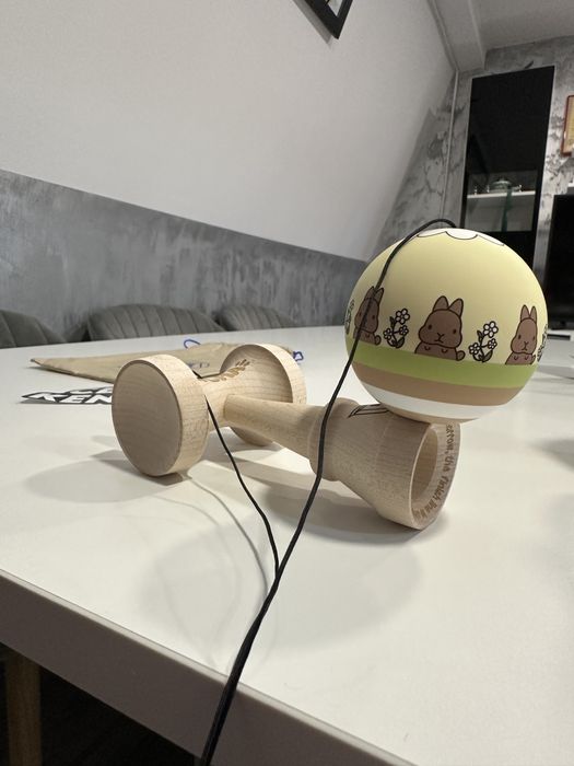 Vând Kendama Cereal UNO Mod v2 Rethink Shape (nu sweets, europe, krom)