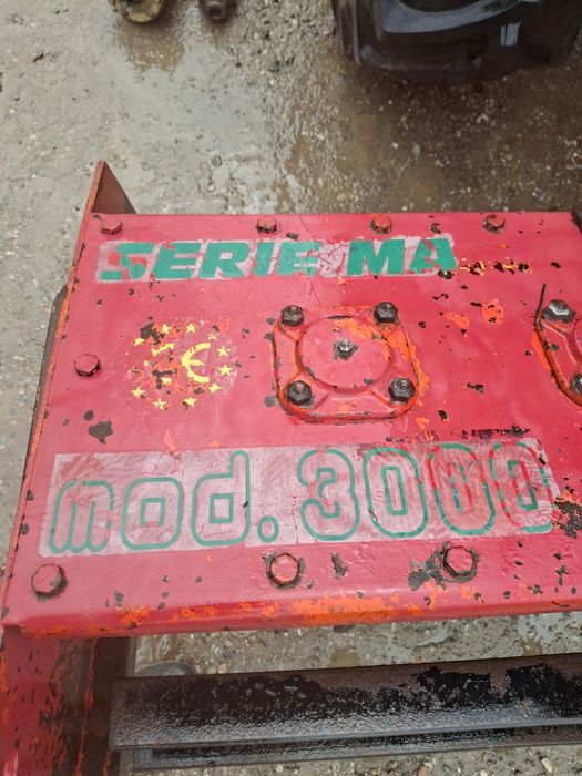 Vând grapă,freză rotativă MORENI de 3 metri