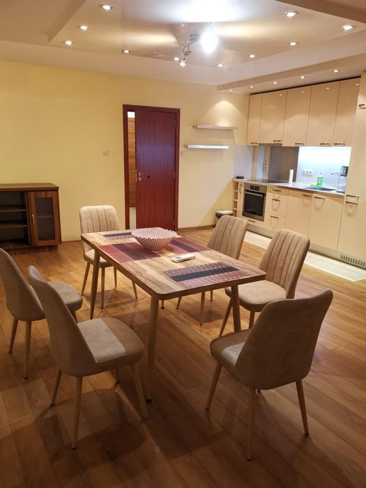 Многостаен апартамент под наем в Център