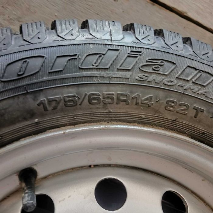 продам шины с дисками новые