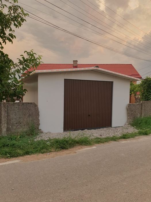 Vin din garajul pe structură metalică și magazii