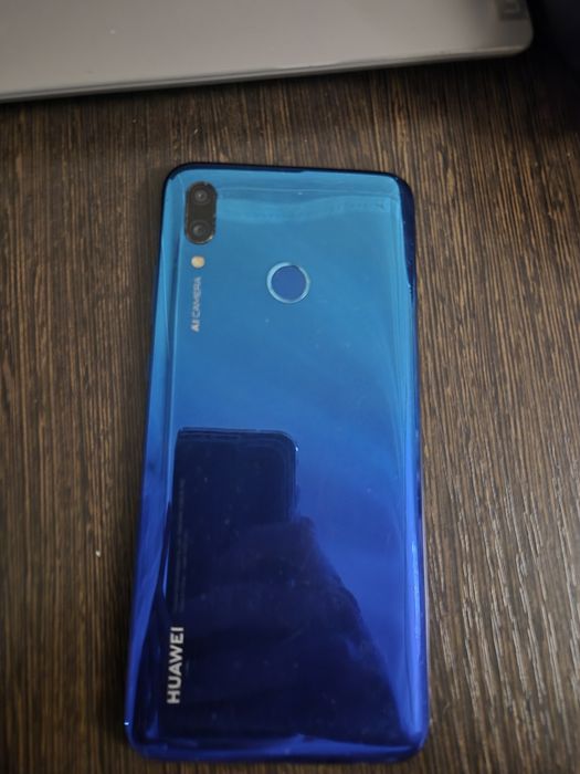 Huawei P Smart 2019 — в хорошем состоянии, есть нюа
