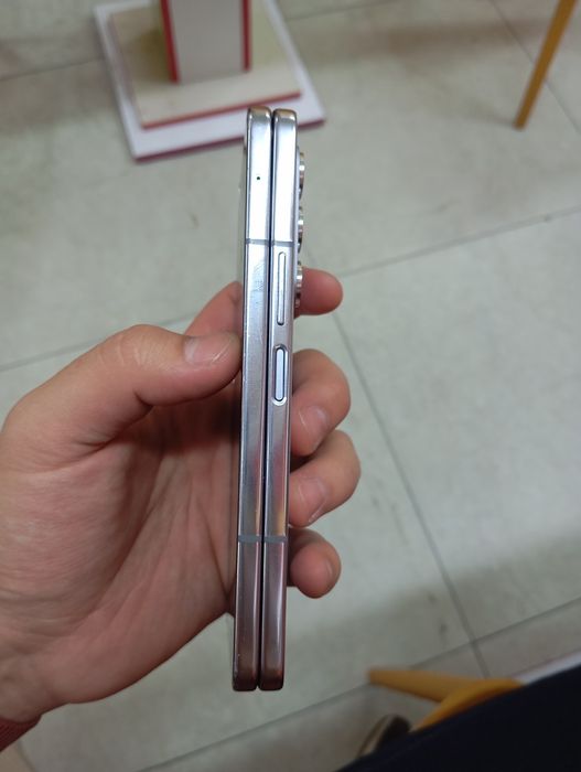 Срочно продается Z Fold5 Glaxy в хорошем состоянии