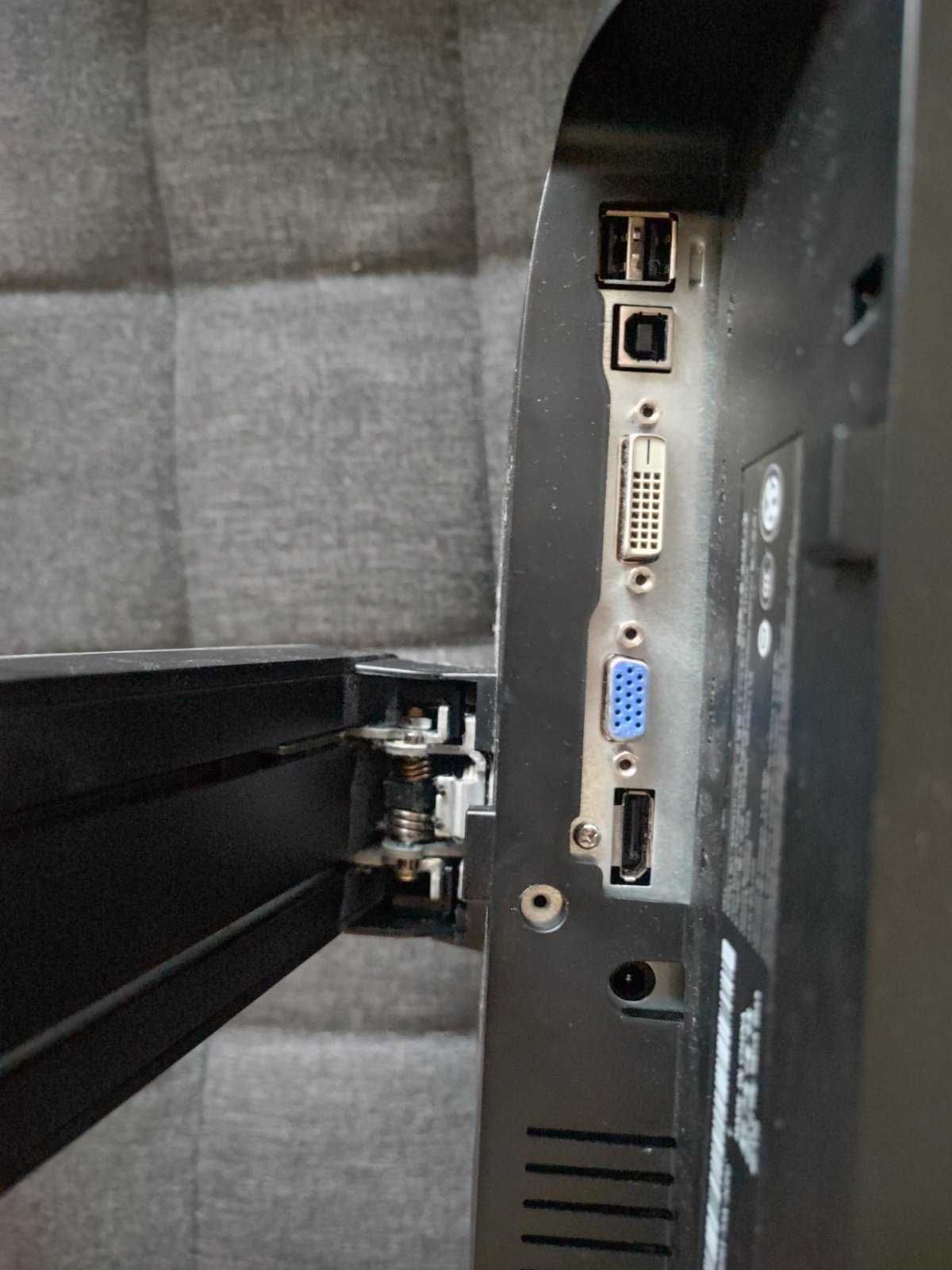 Монитор DELL P1913Sb