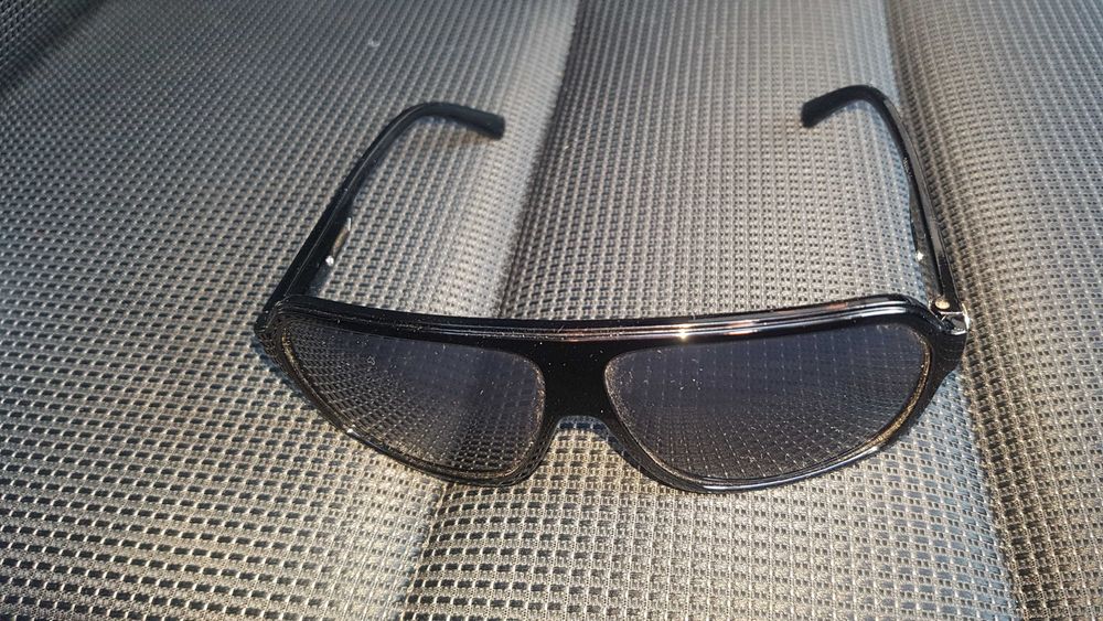 Слънчеви очила Мерцедес цвят черен бес забележки