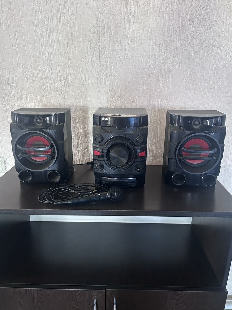 Колонки LG с микрофоном